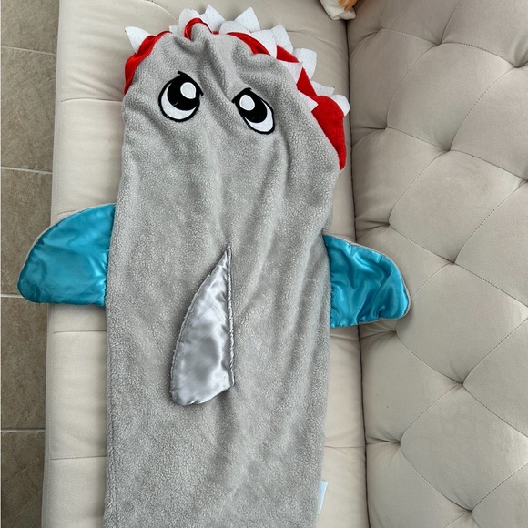 Lot of 2! Snuggie tails! Blankie tails! Mermaid & shark! Cozy kids’ blankets! - Picture 4 of 10